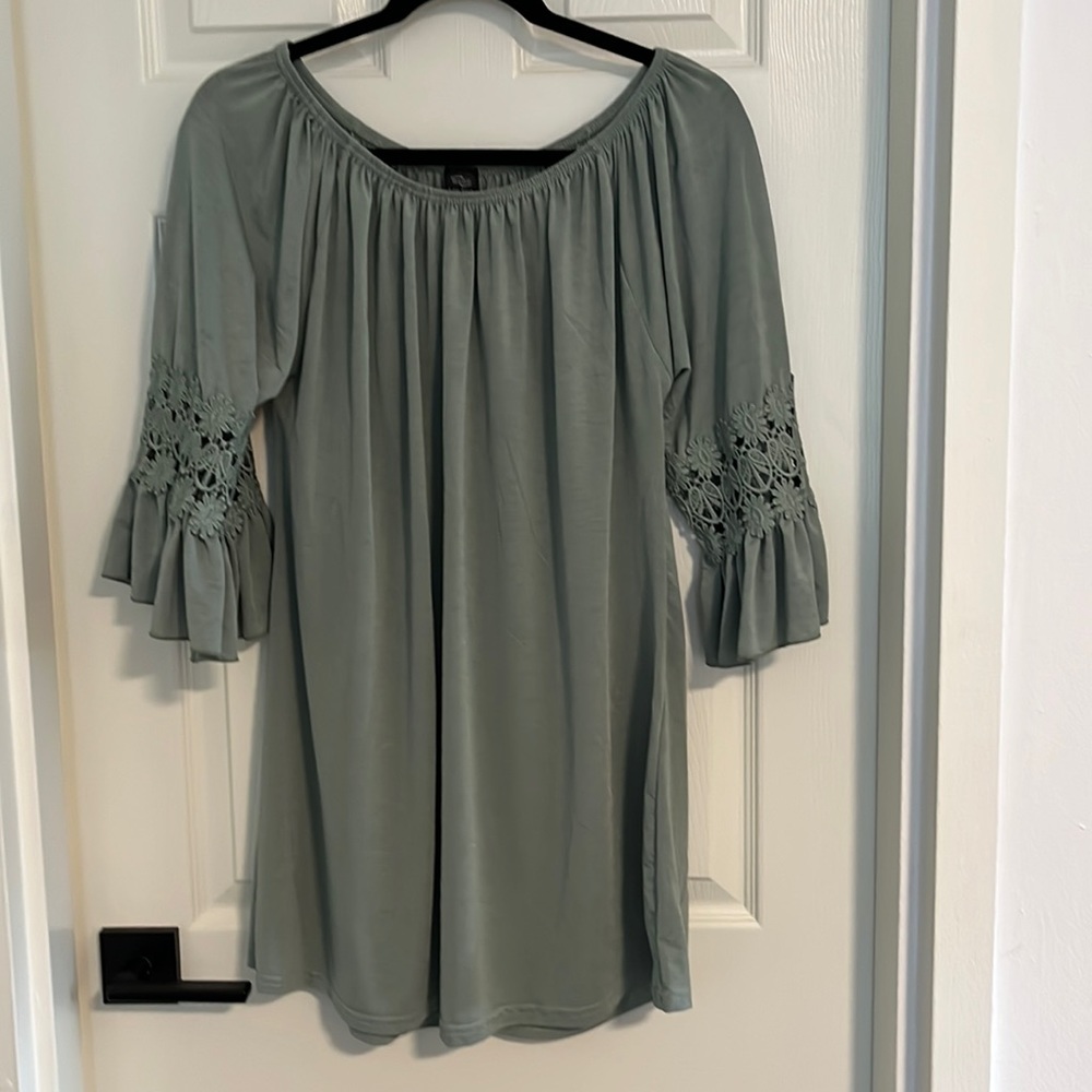 WinWin L-XL ruffle sleeve tunic top